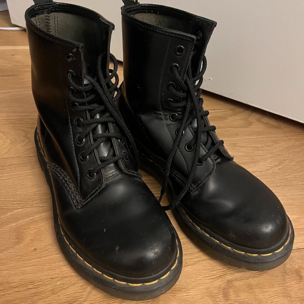 Dr. Martens 1460 Smooth Leather Lace Up Boots UK5/US women7